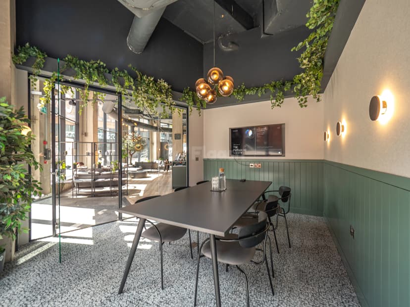 Colony Piccadilly — photo 1