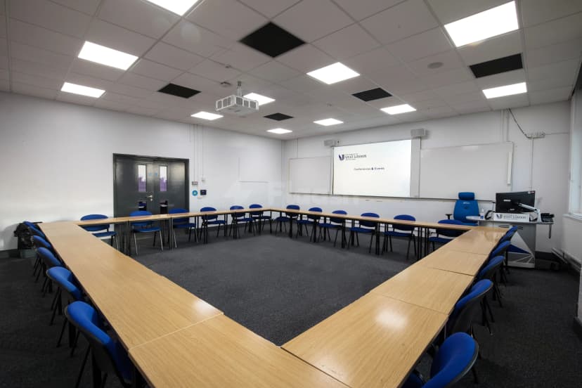 University of West London, Ealing Campus — photo 1