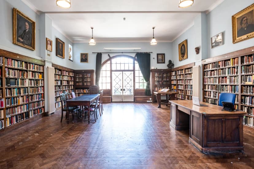 Conway Hall — photo 1