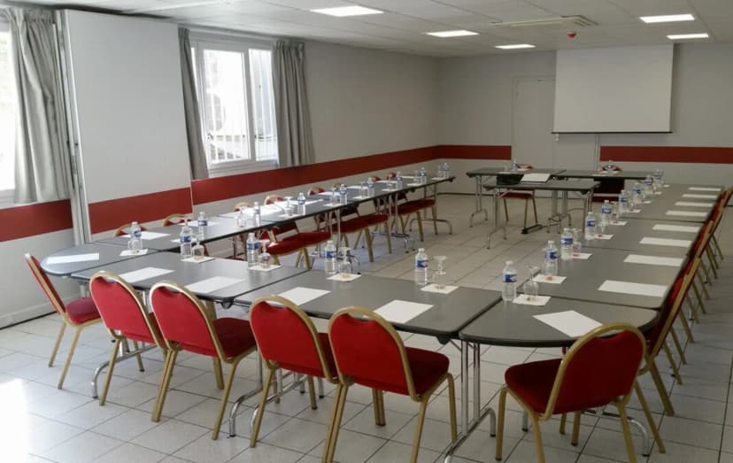 Hôtel l'Amandier Nanterre La Défense — photo 1