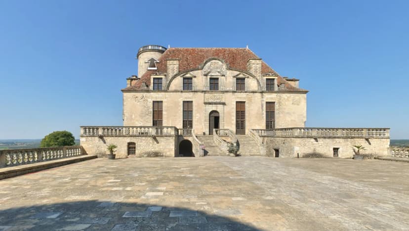 Castle of the Dukes of Duras — photo 1