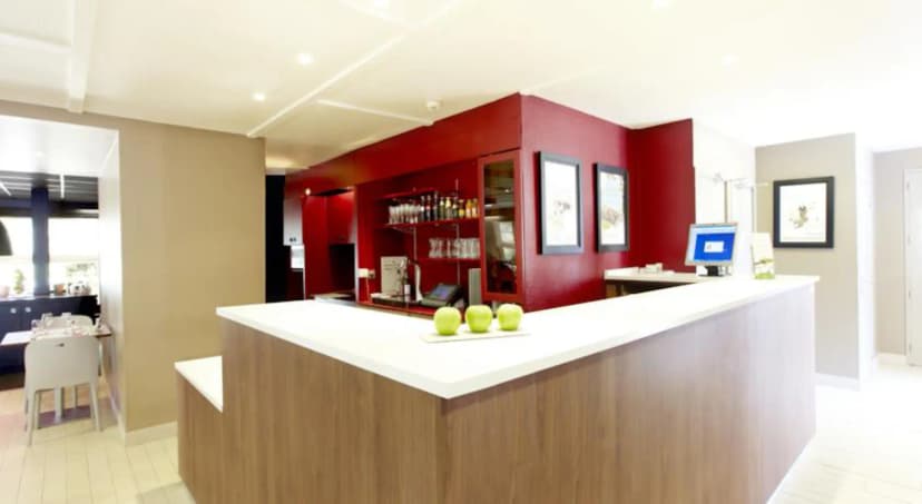 HOTEL RESTAURANT CAMPANILE VITROLLES - ANJOLY — photo 4