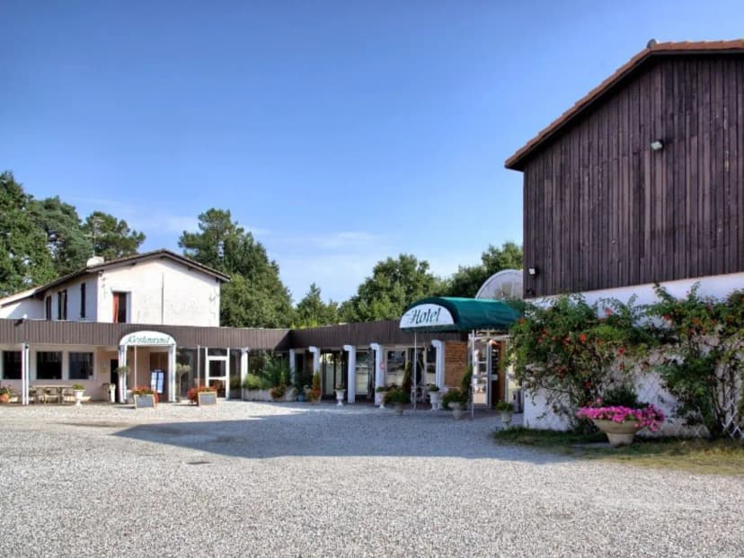 Logis Hôtel le Pont Bernet — photo 2