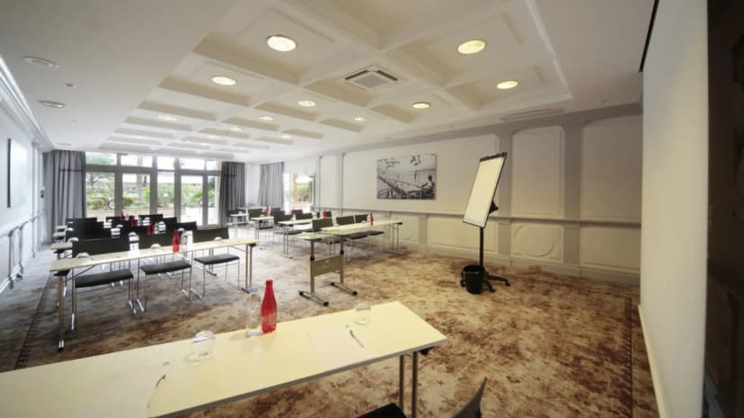 Holiday Inn Nice - Saint Laurent Du Var, an IHG Hotel — photo 3