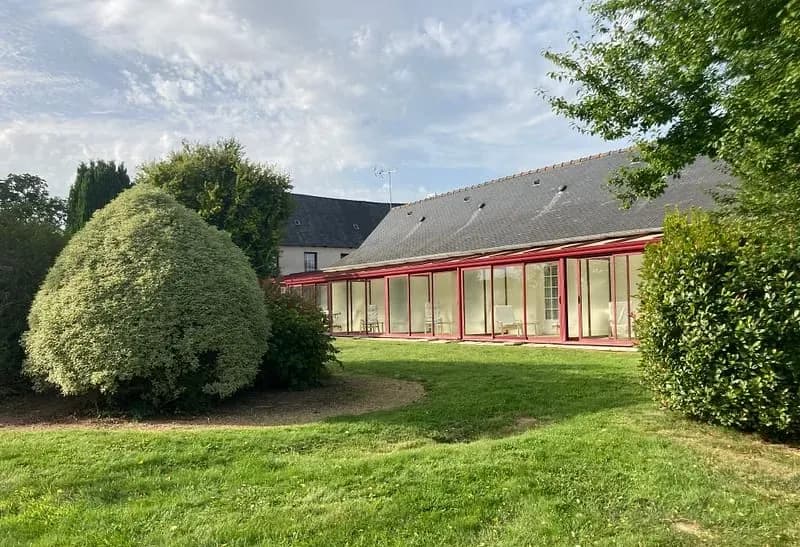 Hôtel Les Voisins Beaucemaine — photo 1