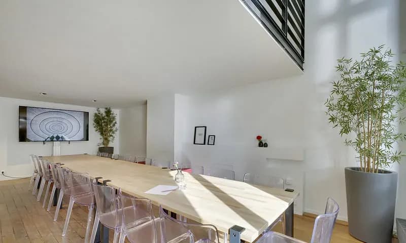 Rent Showroom — photo 3