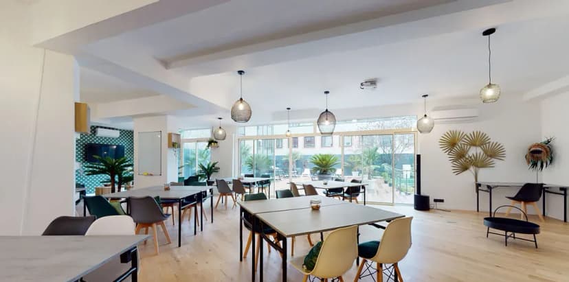 LE 58 MEETING PLACE