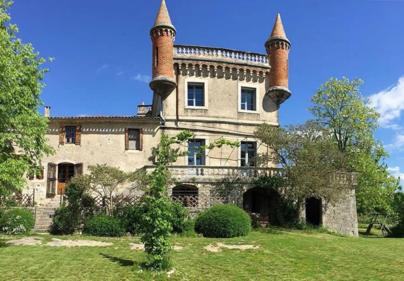 At Chateau de Villarel — photo 1