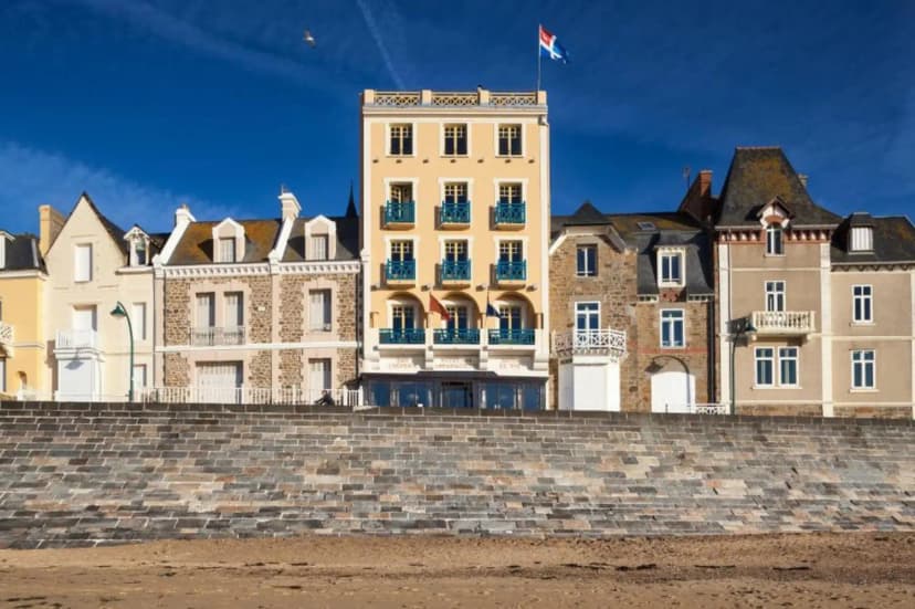 Hotel Ambassadeurs — photo 1