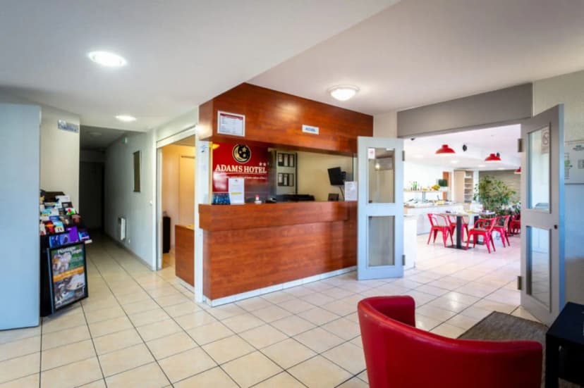 Adams Hotel — photo 1