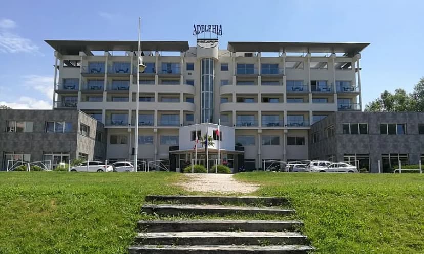 Logis Hôtel Adelphia — photo 1