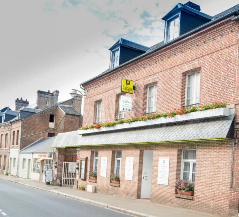 Hôtel Restaurant La Robe et le Palais Forges les Eaux — photo 1