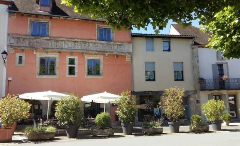 Hotel "Le Relay De La Tour" — photo 1