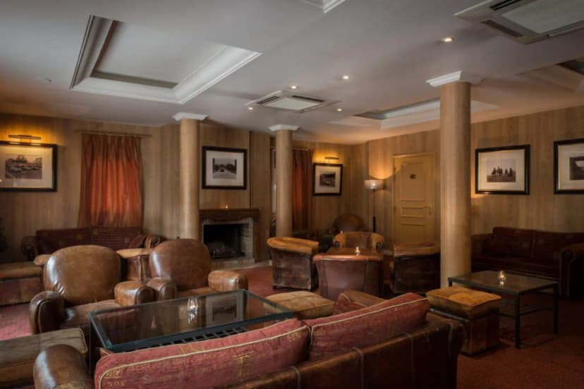 Le Grand Hôtel du Plessis-Robinson - Bar de l'horloge — photo 3