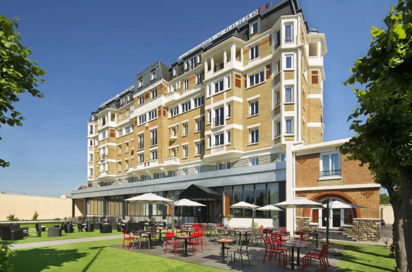 Executive Hotel. — photo 1