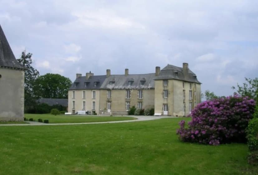 Chateau de la Robinais — photo 1