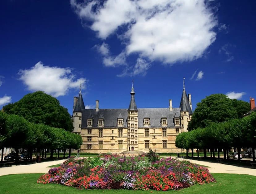 Palais ducal de Nevers — photo 1