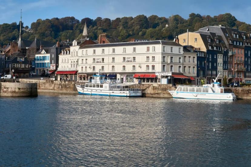 Hotel Le Cheval Blanc -Vieux port Honfleur- climatisé — photo 1