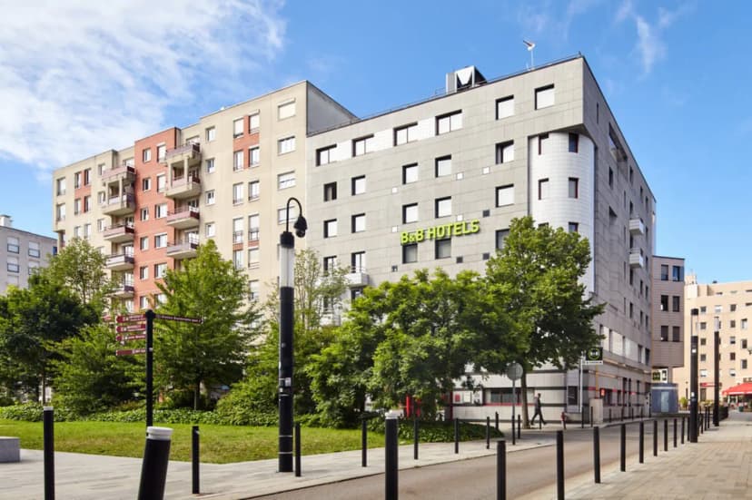 B&B HOTEL Saint-Quentin-en-Yvelines Centre Gare — photo 1