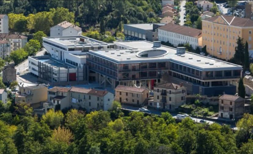 Bâtiment Jean-Toussaint Desanti - Edifiziu Jean-Toussaint Desanti — photo 1
