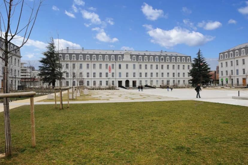 Appart Hôtel - Residhome Grenoble Caserne de Bonne — photo 1