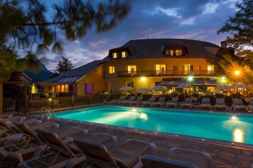 HÔTEL&SPA LES BARTAVELLES — photo 1