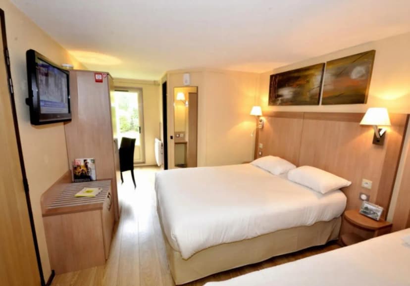 Logis L'Hôtel Restaurant Verrières — photo 3