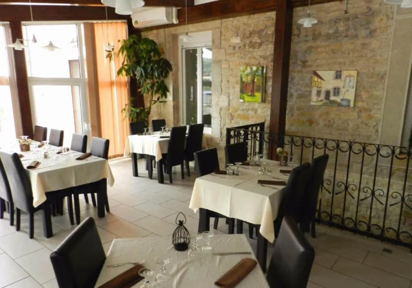 Logis Hôtel Restaurant l'Orée des Charmes — photo 3
