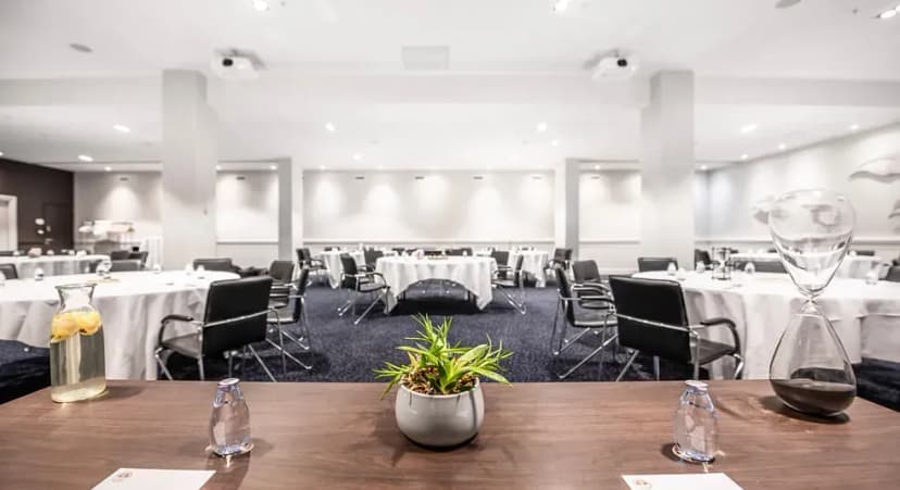 Renaissance Paris Hippodrome de St. Cloud Hotel — photo 5