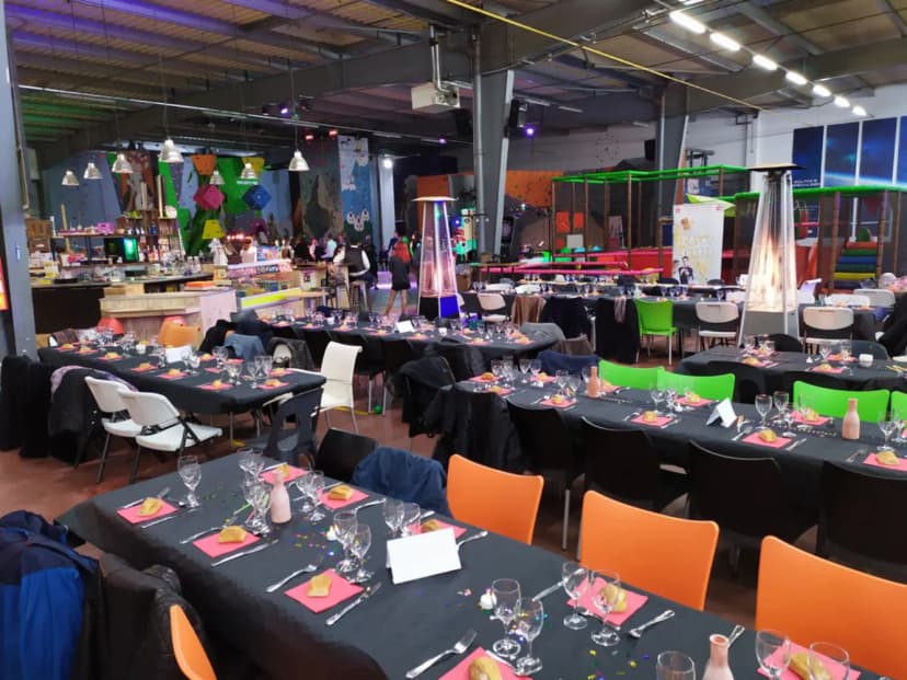 Playbox Escalade Trampoline-Park Plaine De Jeux Volley Football Squash Badminton Birthday Evc Evg Evjf — photo 2