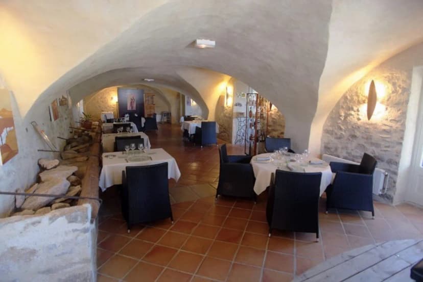 Restaurant - Hotel Le Mas de Baumes — photo 3