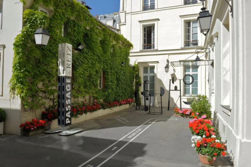 Hotel de Retz / International Playground — photo 1