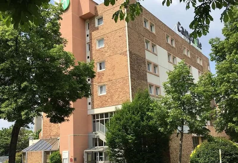 Hotel - Restaurant Campanile Paris Ouest- Nanterre- La Défense — photo 1