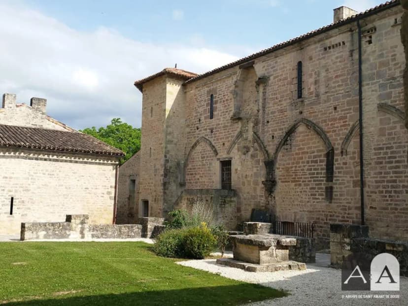 Abbaye de Saint Amant de Boixe — photo 1