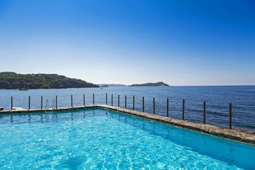 Le Provençal · Hotel de 23 appartements et Restaurant · Var — photo 1