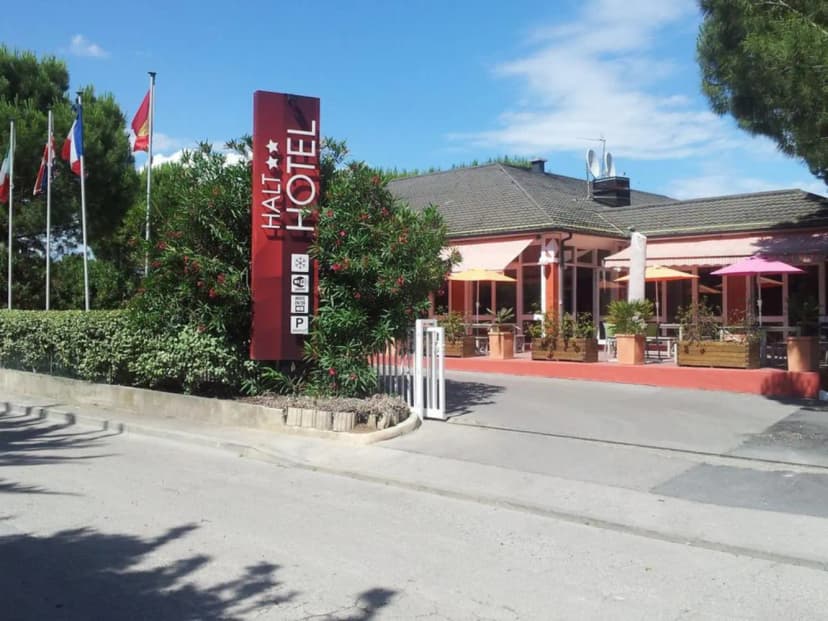 Halt Hotel 100%Independant — photo 1