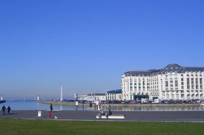 SOWELL HÔTELS LE BEACH — photo 1