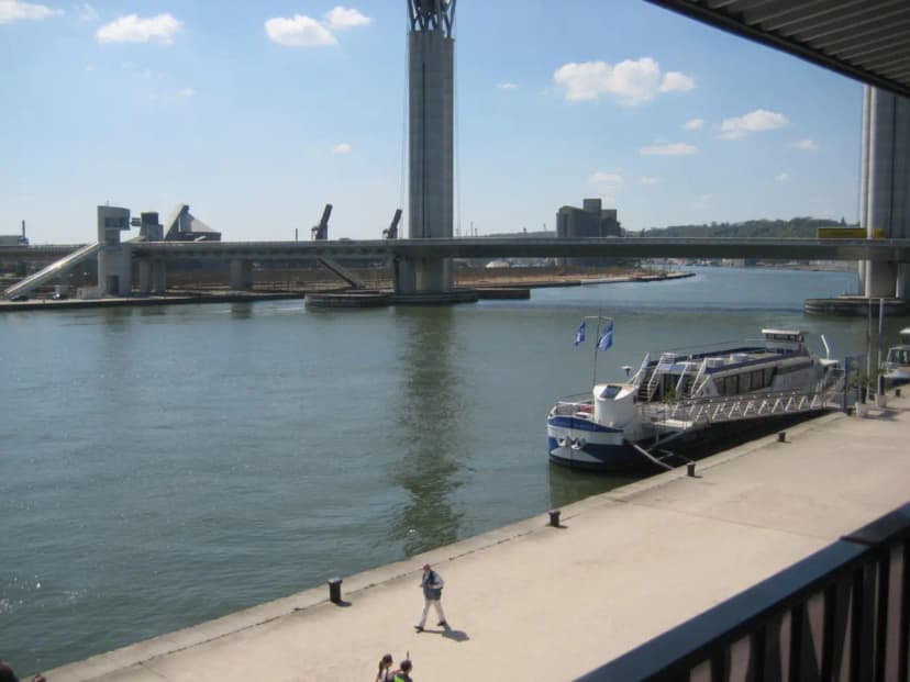 View Seine - H10 Rentals — photo 1