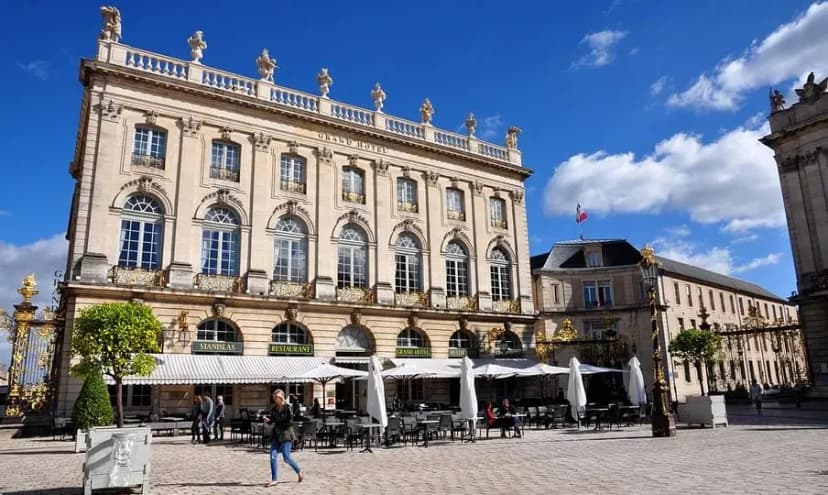 Grand Hotel De La Reine — photo 1