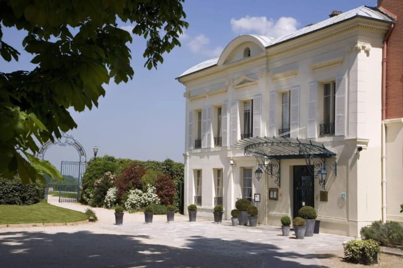 Pavillon Henri IV — photo 1
