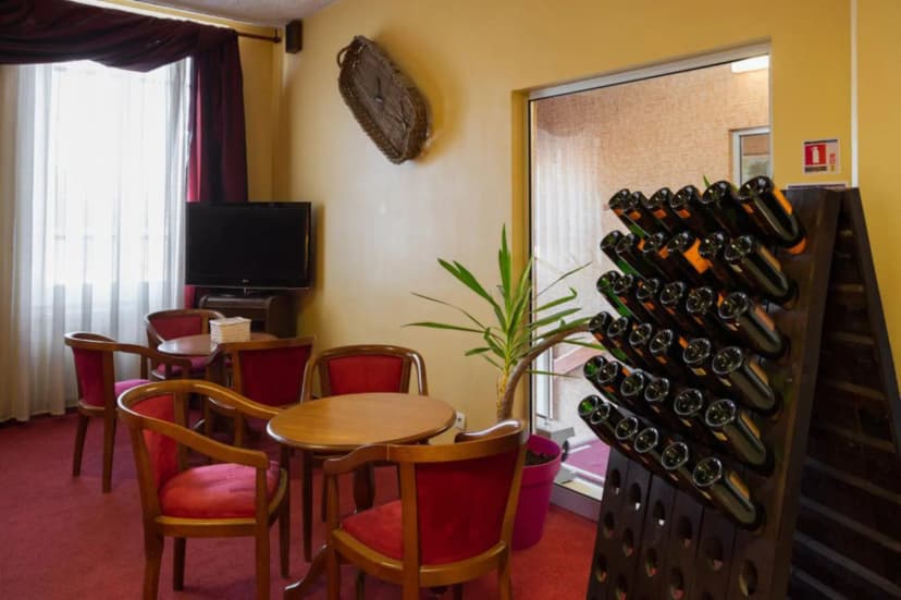 HOTEL DE CHAMPAGNE & THALI INDIAN RESTAURANT — photo 5