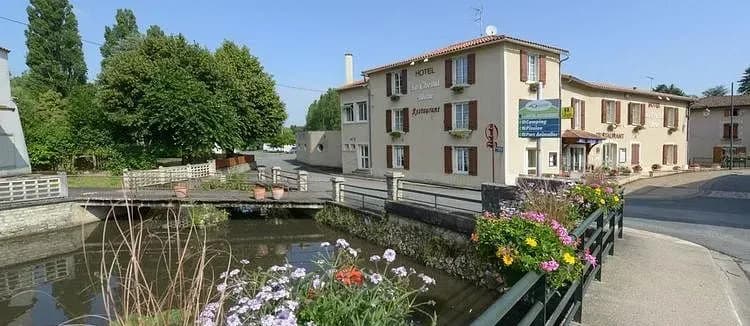 Logis Hôtel le Cheval Blanc et Clovis — photo 1