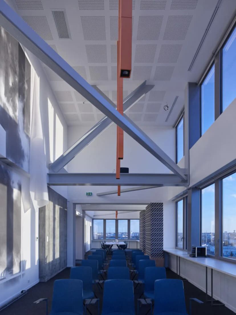 Level Innovative Workplace — photo 2