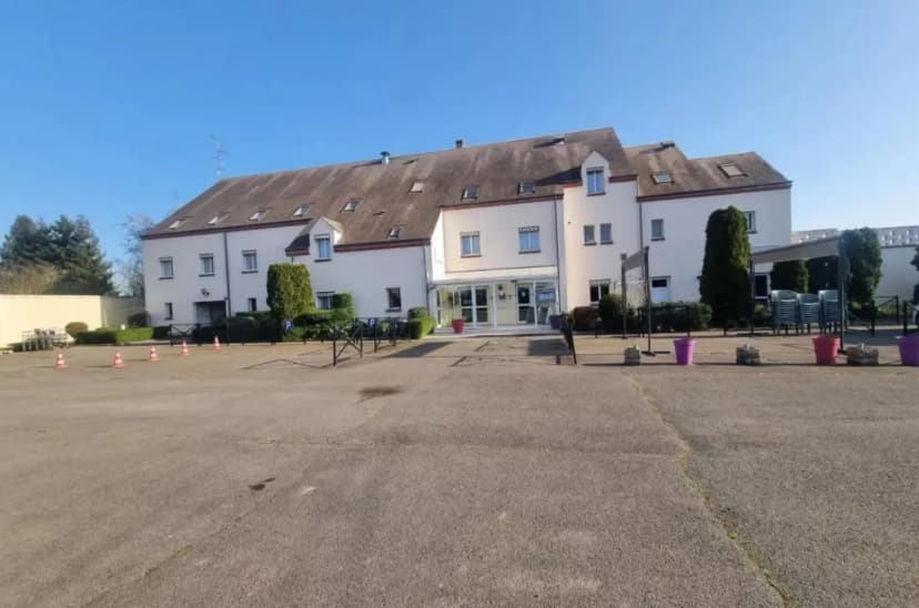 Restaurant Hôtel Logis Sully le Château — photo 2