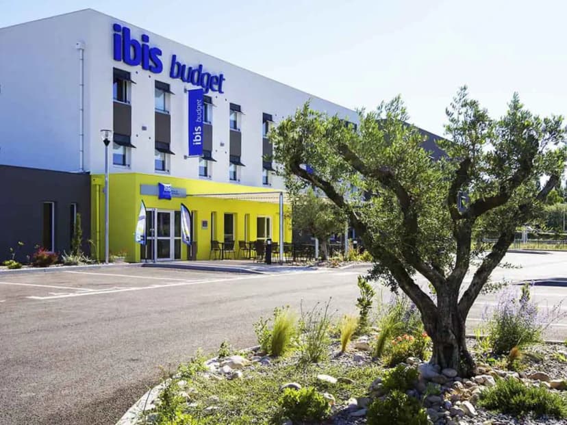 ibis budget Saint-Martin-de-Crau Porte de Camargue — photo 1