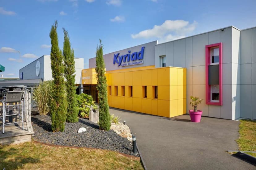 Hôtel - Restaurant Kyriad LA ROCHE SUR YON — photo 1