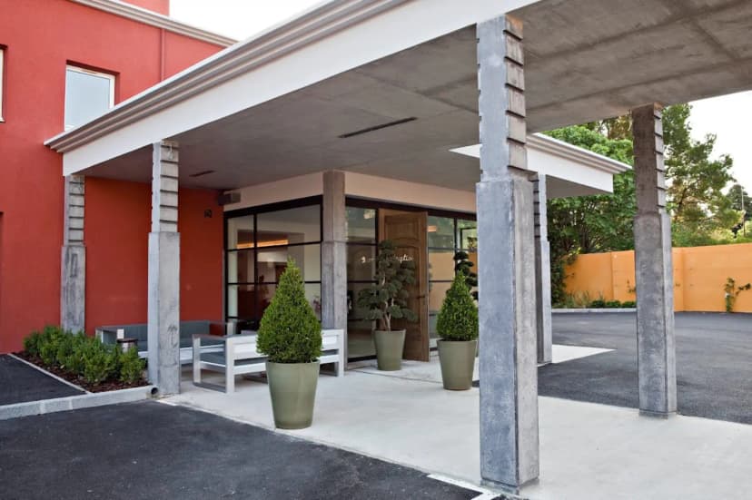 Hôtel Best Western Plus Le Lavarin — photo 1
