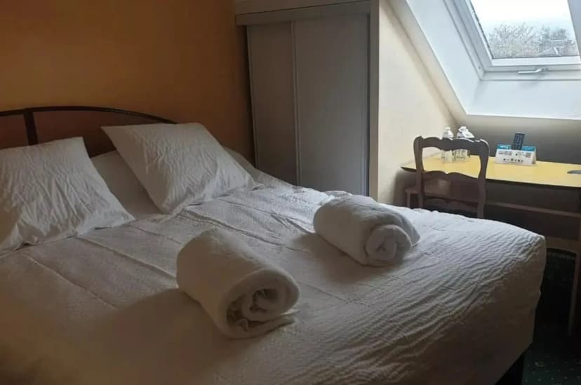 Restaurant Hôtel Logis Sully le Château — photo 3