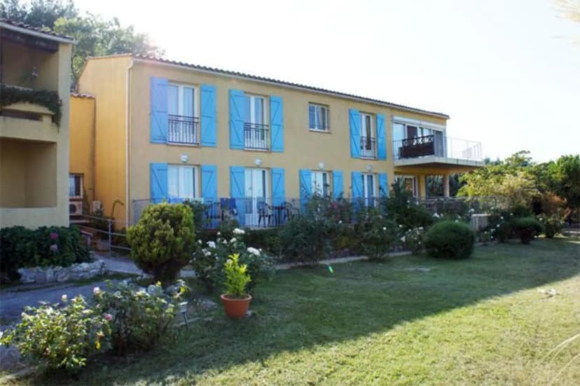 Les Cavalets — photo 1