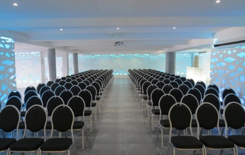 LA SALLE DE RECEPTION — photo 1
